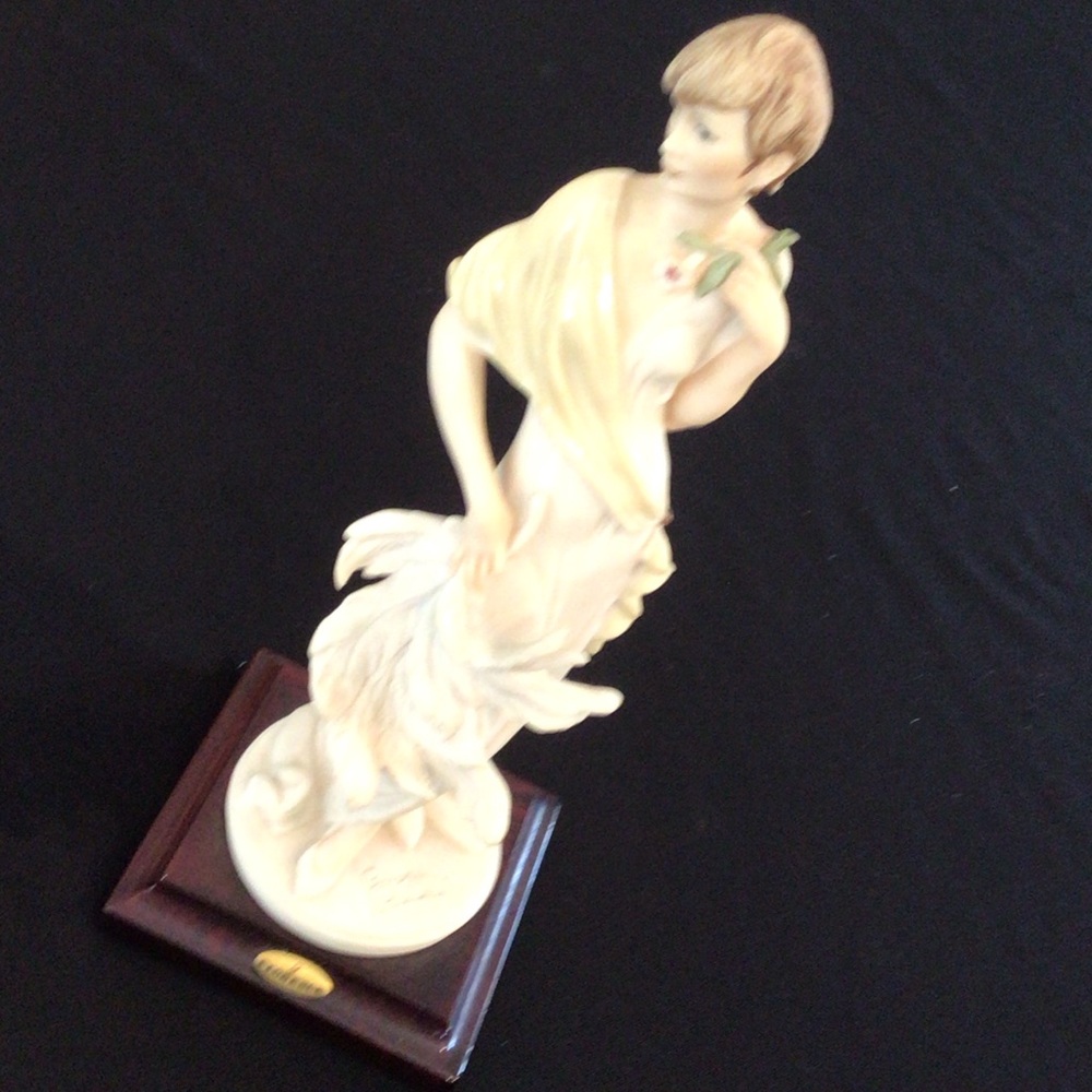 Giuseppe Armani Art Figurine - 1994 “Romantic Evening” Florence